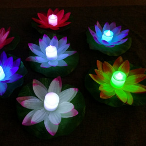 3 couleur LED Flood Artificielle Lotus Flottant Lampes De Forme De Fleur Pour La Piscine En Plein Air Souhaitant Fête (Violet) SH401B1709-20