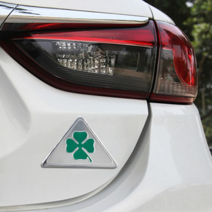 Trèfle À Quatre Feuilles Herb Symbole De Chance En Aluminium Slim Triangle Badge Emblème Étiquetage Autocollant Styling Voiture Tableau De Bord Décoration SH270B277-20
