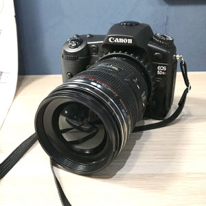 Accessoires de studio photo de modèle d'appareil photo reflex numérique factice non fonctionnel avec sangle pour Canon EOS 5DSR (noir) SH410B146-20