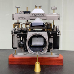 Accessoires de salle de modèle de faux appareil photo factice non fonctionnel Afficher le modèle de caméra de studio photo pour Canon (rouge)