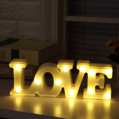 Creative LOVE forme lumière de décoration LED blanc chaud, 2 piles AA