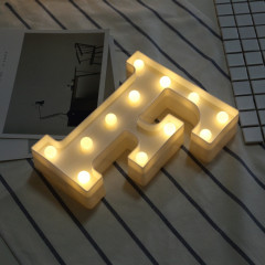 Lumière anglaise décorative de lettre d'alphabet de la lettre F de l'alphabet, batterie sèche sèche