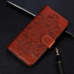 Etui à rabat horizontal en cuir Mandala avec motif gaufrage pour iPhone 11 Pro Max, avec support et logements pour cartes, portefeuille et cadre photo et lanière (Marron)