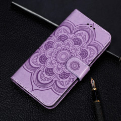 Etui à rabat horizontal en cuir Mandala avec motif gaufrage pour iPhone 11 Pro Max, avec support et logements pour cartes, portefeuille et cadre photo et lanière (violet)