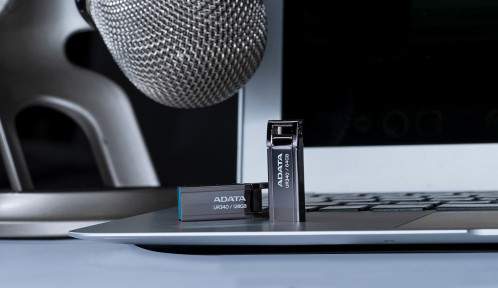 ADATA USB 3.2 UR340 noir 64GB AROY-UR340-64GBK 197873-08