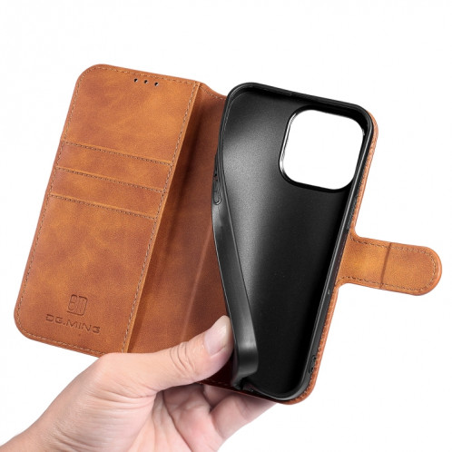 DG. Étui de cuir horizontal de la face de l'huile rétro avec porte-carte et portefeuille pour iPhone 13 Pro (Brown) SD903A1097-07