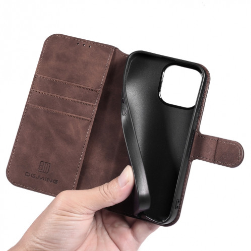 DG. Étui de cuir horizontal de la couche horizontale de l'huile rétro avec porte-cartes et portefeuille pour iPhone 13 Pro (Café) SD903F1845-07