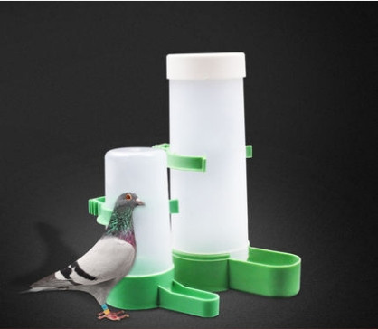 10 PCS Pratique Oiseaux d'alimentation Equipement Perrot Bird Buveuse d'arrosoir avec pince (L) SH901B583-08