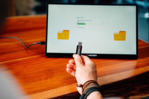 Verbatim V200 Metal USB3.2 128GB Aluminium, r/w 80/200MBs 30212 163517-04