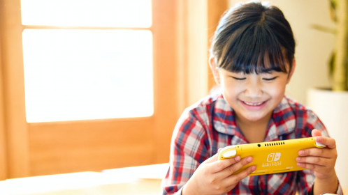 Nintendo Switch Lite jaune 482757-09
